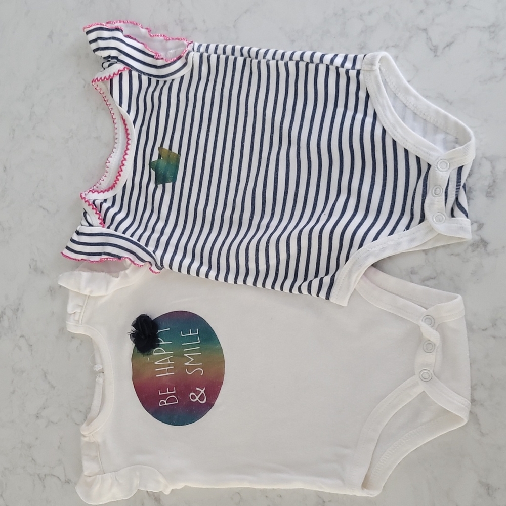 BABY STARTERS SET OFF 2 ONSIES. SIZE 12M